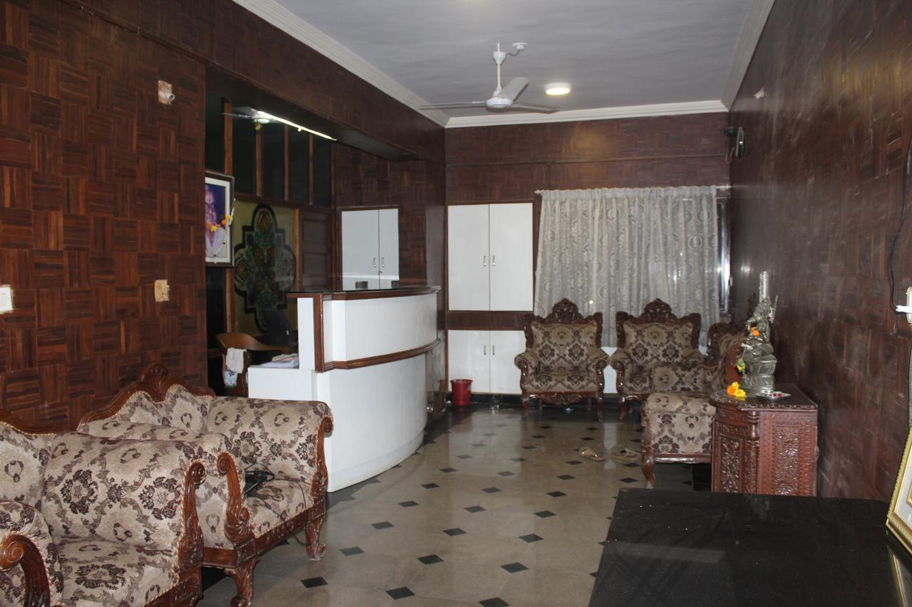 Royale Inn Vapi Exterior photo