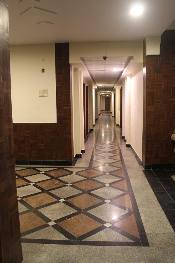 Royale Inn Vapi Exterior photo