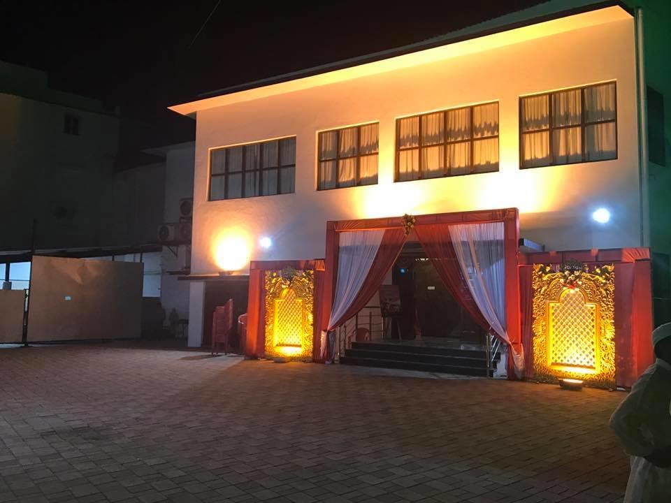 Royale Inn Vapi Exterior photo