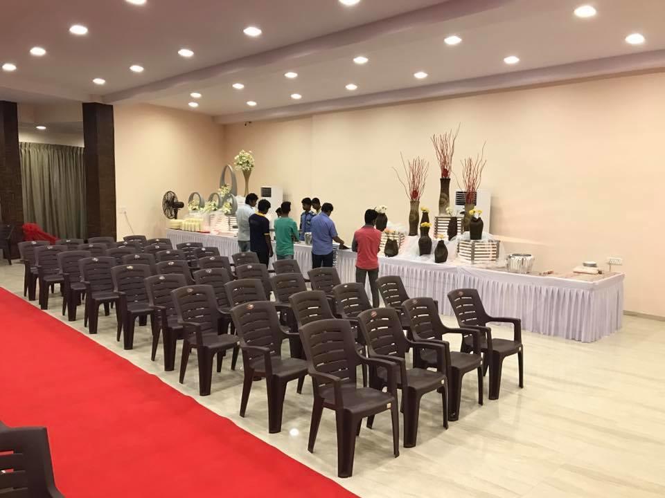 Royale Inn Vapi Exterior photo