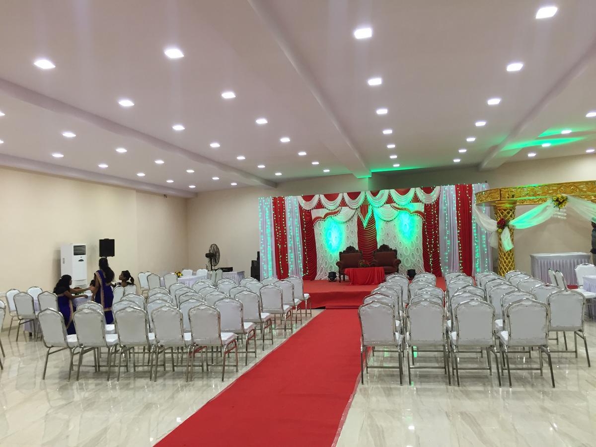 Royale Inn Vapi Exterior photo