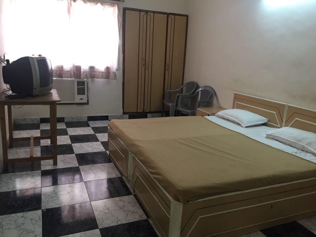 Royale Inn Vapi Exterior photo